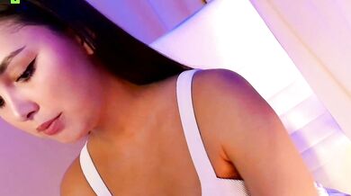 Holly Extra seduces Elegant beauty with her stunning body in a sensual video