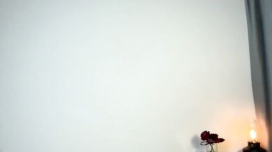 Julia Rle, the influencer, rides a sensual dame in a steamy solo session