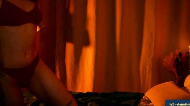 Lizzy_blaze's stunning backside & sensual moves will make you cum hard!