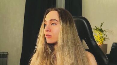 Watch Tattooed babe get naughty in steamy webcam sex tape