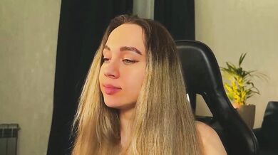 Watch Tattooed babe get naughty in steamy webcam sex tape