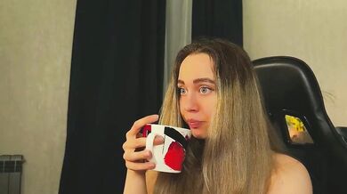 Watch Tattooed babe get naughty in steamy webcam sex tape