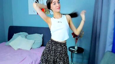 Jenifferr_star's First Time: Elegant beauty gets naked and pleasures herself with Trembling pleasure