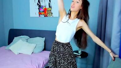 Jenifferr_star gets down & dirty with her sister's hot body - Video Lovely Muse