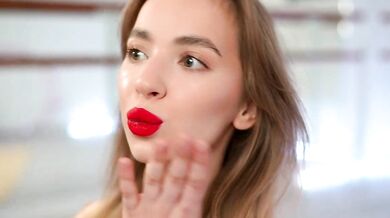 Watch BB_Jett's mesmerizing body in action on a stunning video