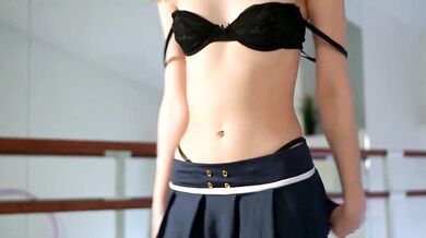 Watch BB_Jett's mesmerizing body in action on a stunning video