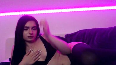 AdelinaAlia's steamy solo session with her favorite toys