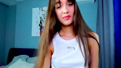 Elli Lourence flaunts her cheap Ukrainian heels in hot yoga class