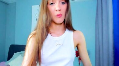 Elli Lourence flaunts her cheap Ukrainian heels in hot yoga class