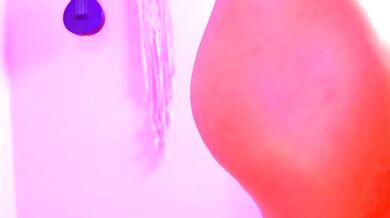 Little_effy18_'s tight booty is broadcast live on webcam for all to see!