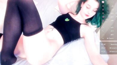 Alicentity sensually records herself in Virtual Reality for your pleasure