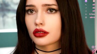 HildBigge gets naughty with her big-ass-young cam2cam in a hot foot fetish video