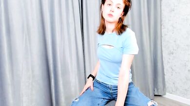 Katie Edgington's wildest webcam show ever: Busty babe dominates and sucks on camera