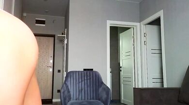 Naive_love's Peachy bottom gets electrified in steamy booty play