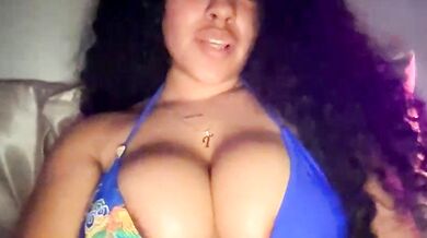 Taliavip's naked beauty is the ultimate ecstasy for Exquisite DÃ©colletage