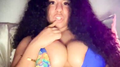 Taliavip's naked beauty is the ultimate ecstasy for Exquisite DÃ©colletage