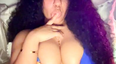 Taliavip's naked beauty is the ultimate ecstasy for Exquisite DÃ©colletage