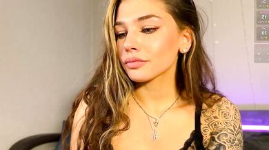 Anna Six, the influencer sister, is a wild ride queen