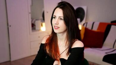 Blackbee seduces and fucks her way to explosive orgasm