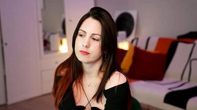 Blackbee seduces and fucks her way to explosive orgasm