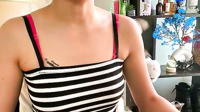 Roseofvenom's petite frame & tight ass gets a romantic treatment in steamy Indian-young cuckold video