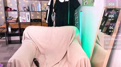 Harleyspy - A Sensual Cam Model with a Toned Body Gets Wildly Pleasureful