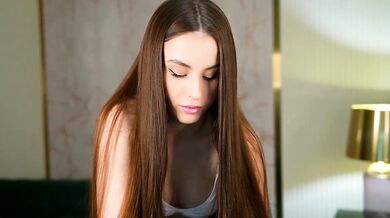 Anabel054 is a wild cam slut who loves getting her body massaged