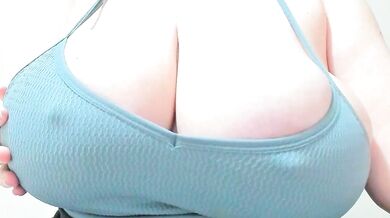 Yourlove777's seductive body tremors while she does everything to captivate you