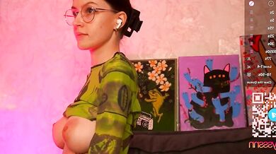 Lexy_sinn's hot body is a total turn-on for broadcast!