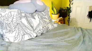 SkyBella_ is a stunning and captivating figure in a sensual dÃ©colletage video