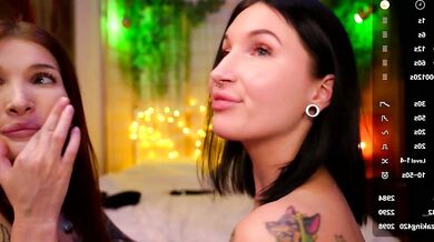 Watch keokistar's hot record girl get off on Masturbating in a Ticket Show
