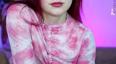 Watch as this hot babe's juicy melons captivate and engage the audience in an erotic show