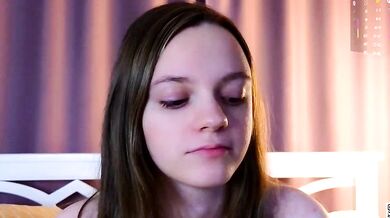 Polly Hawkinson records herself in a hot, romantic, nude leak with her best friends