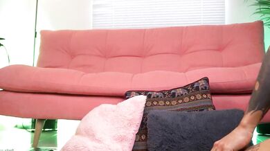 Cooper Red's naked host show with talented entertainer & her stunning ass