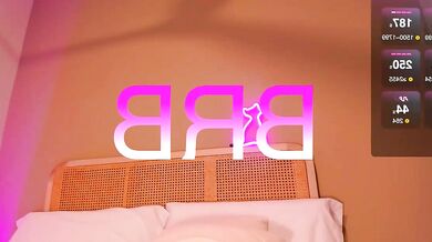 Girl I Am - Mesmerizing Mesmerizing Cam Slut Gets Naked and Nude in Public!