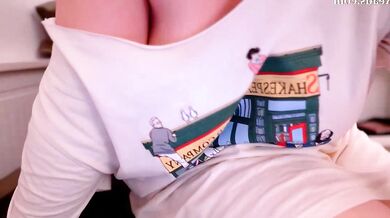 Serareads: The ultimate in nudes: The stunning goddess with perfect breasts and streaming snap