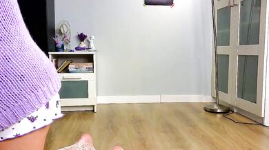 Watch new_purple's solo play with her perfectly sculpted pussy in this erotic video