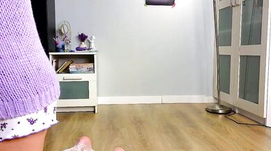 Watch new_purple's solo play with her perfectly sculpted pussy in this erotic video