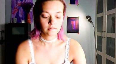 Watch new_purple's solo play with her perfectly sculpted pussy in this erotic video