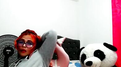 Alexatexa2929 humiliates herself in hot yoga & records herself fingering her way to a hot facial