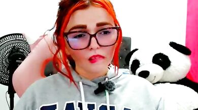 Alexatexa2929 humiliates herself in hot yoga & records herself fingering her way to a hot facial