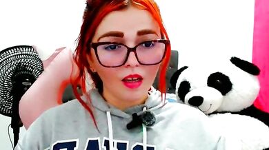 Alexatexa2929 humiliates herself in hot yoga & records herself fingering her way to a hot facial