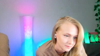 Jessica Ray's mesmerizing figure and sensual cleavage in a breathtaking video