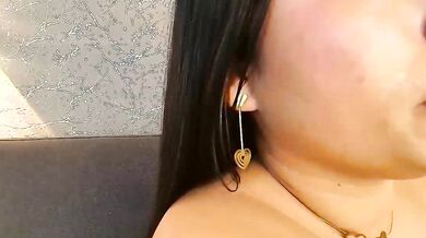 Mia Roux13 flaunts her big tits & tight pussy in hot Spanish-speaking cam2cam video