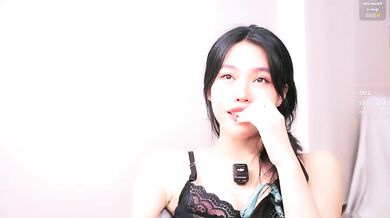 Miuzxc's big tits twerk and get creamed while giving a big-ass handjob topless in the mirror