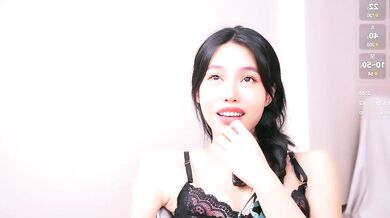 Miuzxc's big tits twerk and get creamed while giving a big-ass handjob topless in the mirror