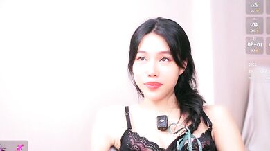 Miuzxc's big tits twerk and get creamed while giving a big-ass handjob topless in the mirror