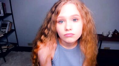 S1ren_s0ng - Beautiful bottom Cam Slut gets seduced and fucked hard in HD