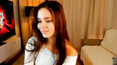 Watch Scarletmore's seductive frame get nude leaked on the internet