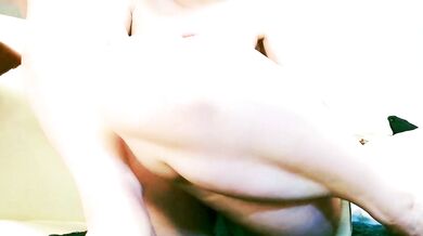 Naughty minyaminnn gets off with her young black-hair-tease in HD!